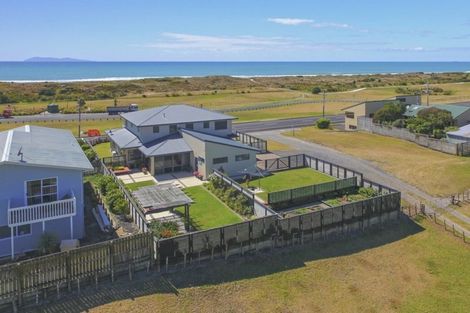 Photo of property in 142 Seaforth Road, Waihi Beach, 3611