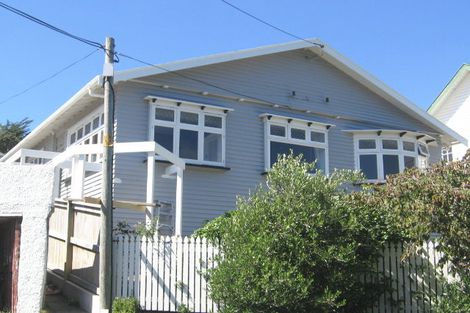 Photo of property in 24 Woburn Road, Northland, Wellington, 6012