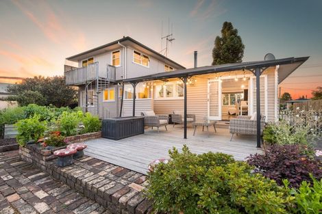 Photo of property in 298 Shakespeare Street, Leamington, Cambridge, 3432