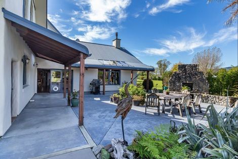 Photo of property in 100 Waihou Road, Levin, 5571