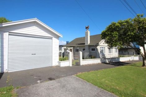 Photo of property in 2 Peace Avenue, Moturoa, New Plymouth, 4310