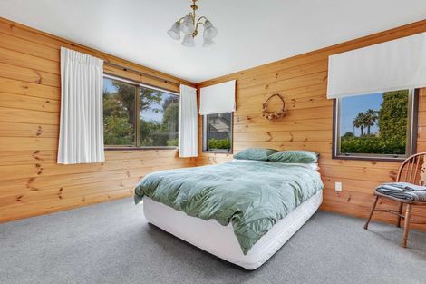 Photo of property in 1 Tupara Crescent, Kawaha Point, Rotorua, 3010