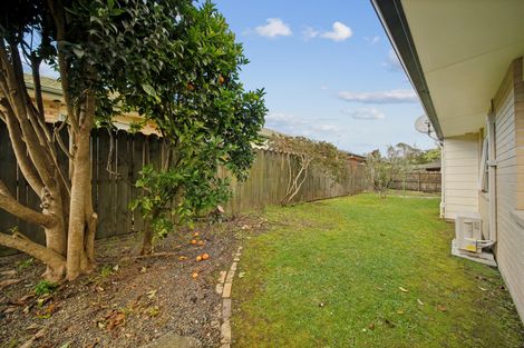 Photo of property in 57 Carisbrook Crescent, Papakura, 2110