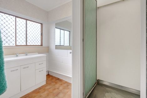 Photo of property in 67 Beach Road, Mellons Bay, Auckland, 2014