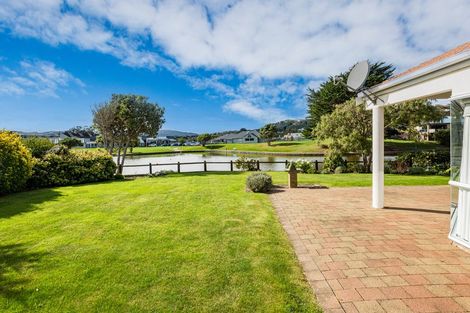 Photo of property in 7 Lakeside Villas, Whitby, Porirua, 5024