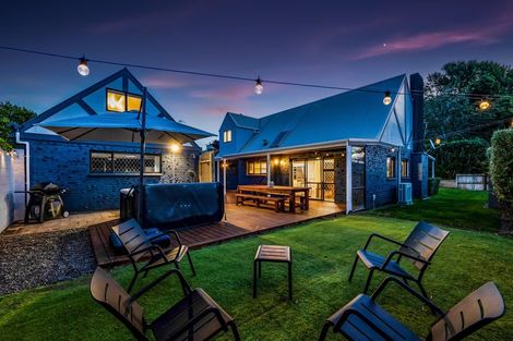 Photo of property in 76a Paynters Avenue, Strandon, New Plymouth, 4312