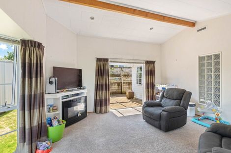 Photo of property in 2/3 Sandel Rise, Merrilands, New Plymouth, 4312