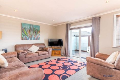 Photo of property in 25a Eastglen Road, Glen Eden, Auckland, 0602