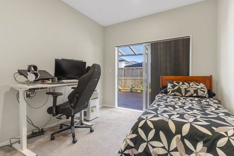 Photo of property in 24 Holcroft Street, Papakura, 2110