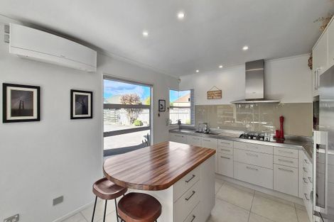 Photo of property in 6 The Oaks, Awapuni, Palmerston North, 4412