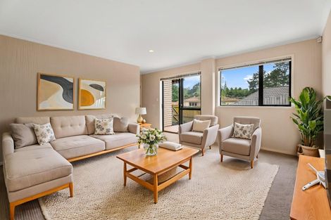 Photo of property in 92 George Deane Place, Greenhithe, Auckland, 0632