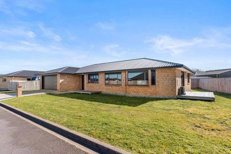 Photo of property in 1 Molesworth Street, Carterton, 5713