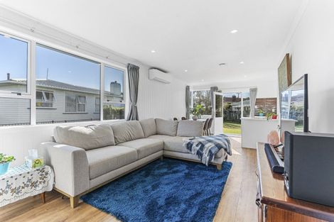 Photo of property in 6 Buckland Place, Spotswood, New Plymouth, 4310