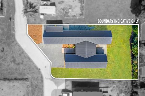 Photo of property in 35 Titoki Road, Waikanae Beach, 5036