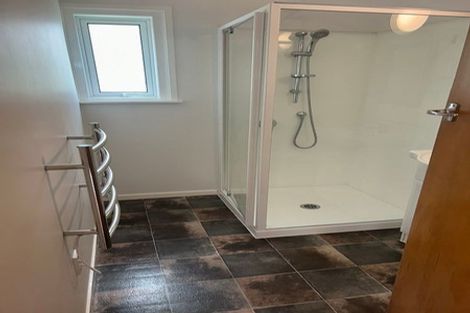 Photo of property in 2/70 Gladstone Road, Northcote, Auckland, 0627