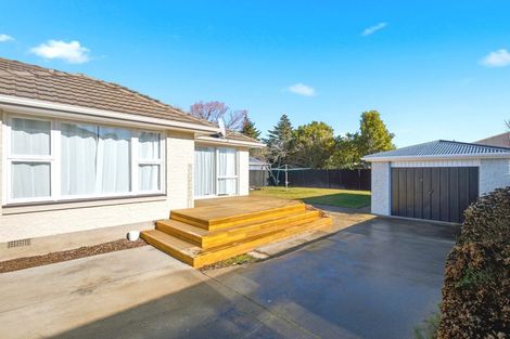 Photo of property in 33 Fovant Street, Russley, Christchurch, 8042