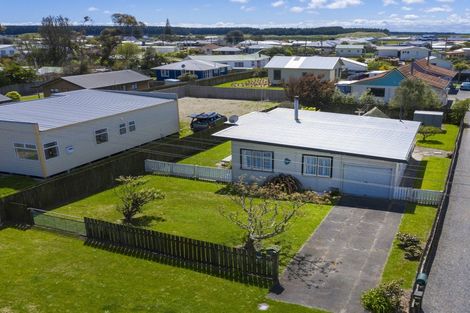 Photo of property in 27 Roore Street, Foxton Beach, Foxton, 4815