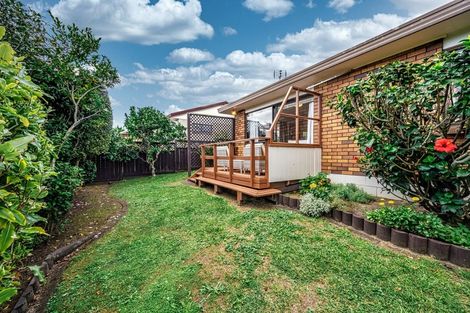 Photo of property in 2/77 Aberfeldy Avenue, Highland Park, Auckland, 2010