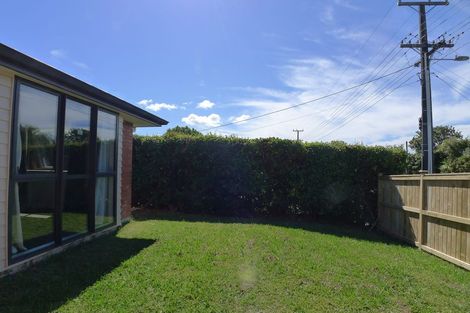 Photo of property in 2 Renata Crescent, Te Atatu Peninsula, Auckland, 0610