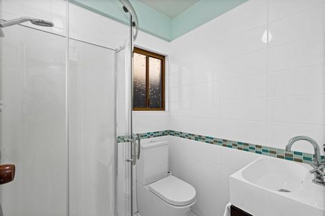 Photo of property in 3/23 Beach Road, Castor Bay, Auckland, 0620