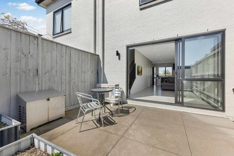 Photo of property in 1b Waituarua Drive, Takanini, 2112