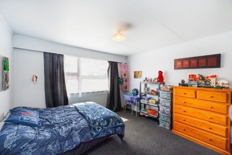 Photo of property in 16 Dunk Place, Milson, Palmerston North, 4414