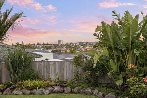 Photo of property in 123 Grovenor Drive, Orewa, 0931