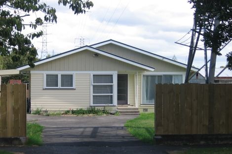Photo of property in 44 Queen Mary Avenue, New Lynn, Auckland, 0600