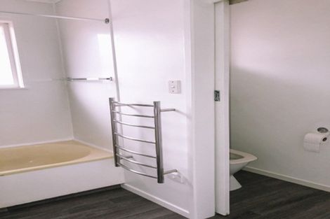 Photo of property in 19a Atkinson Road, Titirangi, Auckland, 0604