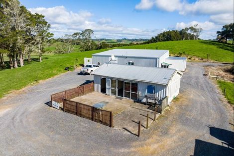 Photo of property in 1043 Whananaki Road North, Opuawhanga, Hikurangi, 0181