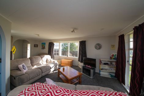 Photo of property in 52 Acacia Street, Kelvin Grove, Palmerston North, 4414