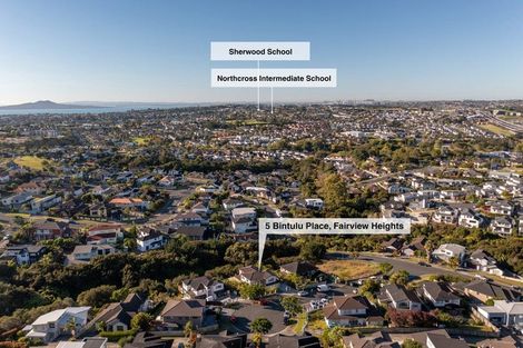 Photo of property in 5 Bintulu Place, Fairview Heights, Auckland, 0632