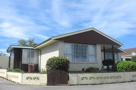 Photo of property in 1/98a Lake Terrace Road, Burwood, Christchurch, 8061