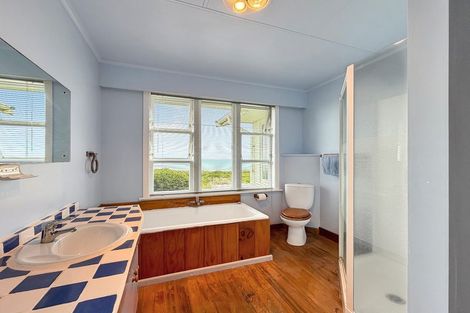 Photo of property in 111 Karaka Street, Castlecliff, Whanganui, 4501