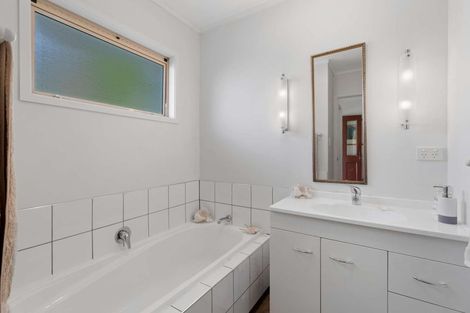 Photo of property in 24 Totara Rise, Maungaturoto, 0588