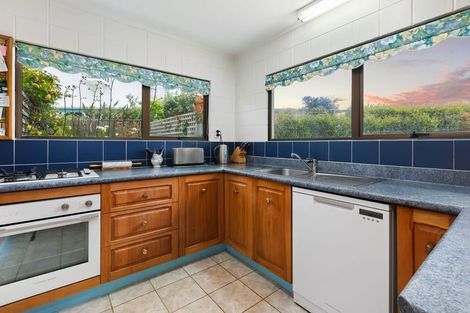 Photo of property in 16 Pohutukawa Drive, Athenree, Katikati, 3177