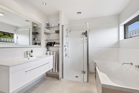 Photo of property in 2/72 Gulf View Road, Murrays Bay, Auckland, 0630