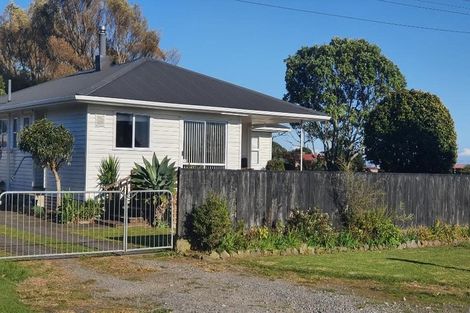 Photo of property in 11 Beach Road, Omata, New Plymouth, 4374