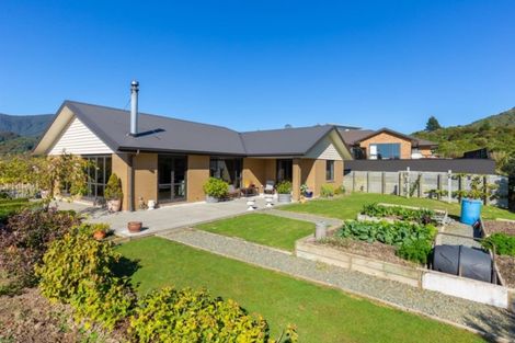 Photo of property in 30 Harbour View Heights, Picton, 7220