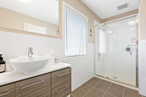 Photo of property in 27 Landmark Terrace, Orewa, 0931