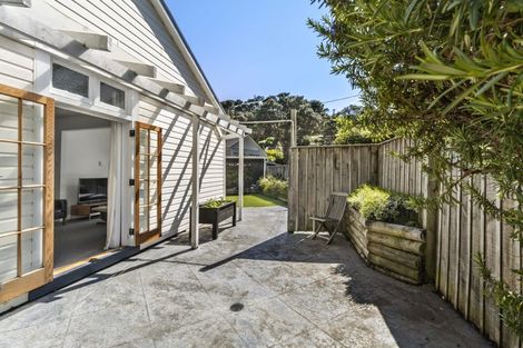 Photo of property in 21 Beach Street, Island Bay, Wellington, 6023