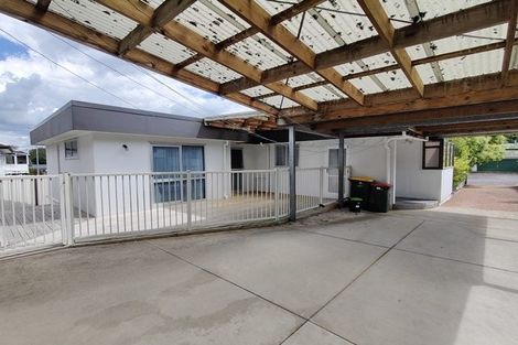 Photo of property in 60 Lewisham Street, Highland Park, Auckland, 2010