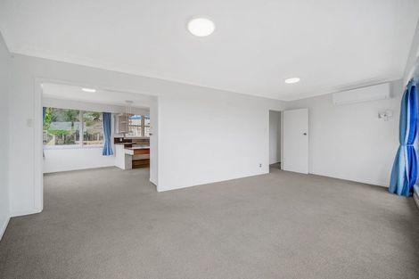 Photo of property in 392 Glenfield Road, Glenfield, Auckland, 0629