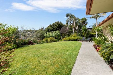 Photo of property in 20 Roberta Crescent, Orewa, 0931
