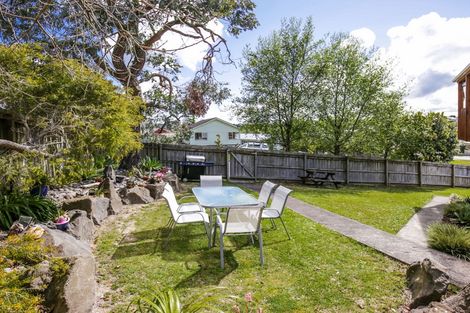 Photo of property in 10 Rena Place, West Harbour, Auckland, 0618