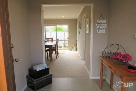 Photo of property in 22 Connemara Court, West Harbour, Auckland, 0618