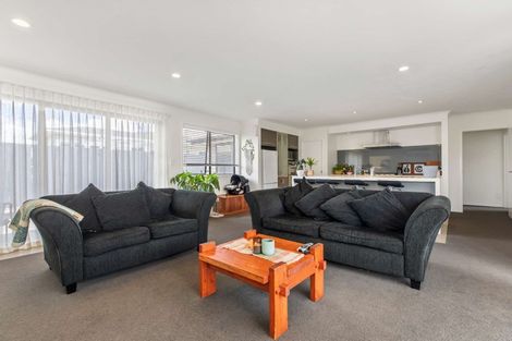 Photo of property in 2 Bayview Drive, Waiuku, 2123