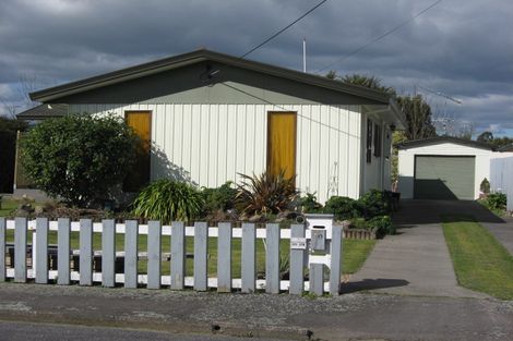 Photo of property in 10 Shanly Street, Waipawa, 4210