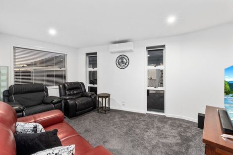 Photo of property in 77 Te Kio Crescent, Papamoa Beach, Papamoa, 3118