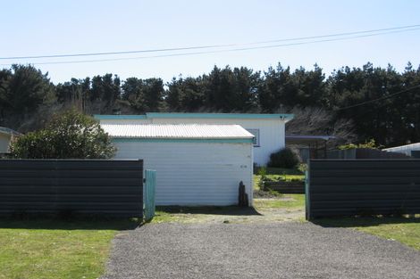 Photo of property in 52 Koputara Road, Himatangi Beach, Foxton, 4891